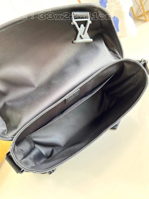 Messenger PM-33*22.5*11CM LOUIS VUITTON Voyager 0124